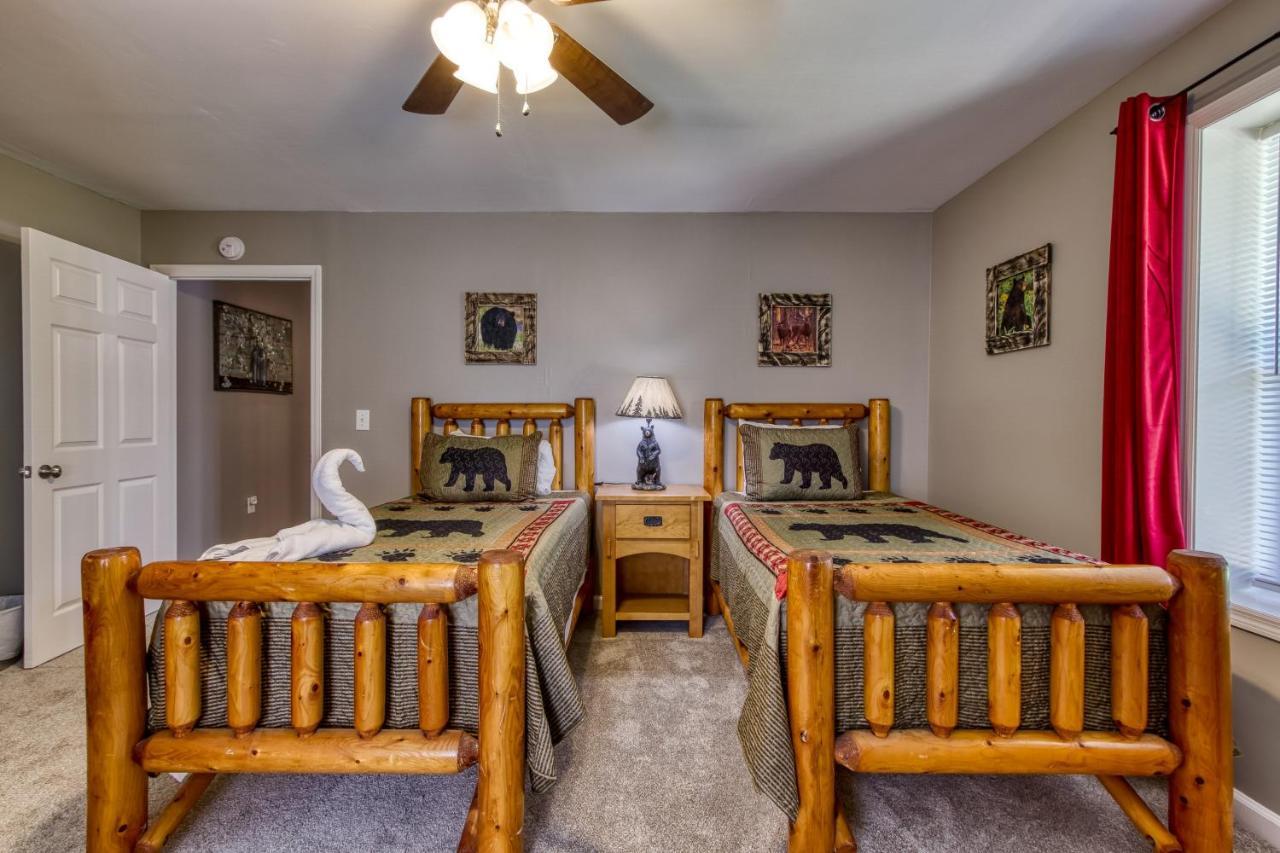 Fun & Games By Honeybearcabins 2Br/1Ba Sleeps 7 Сев'єрвілл Екстер'єр фото